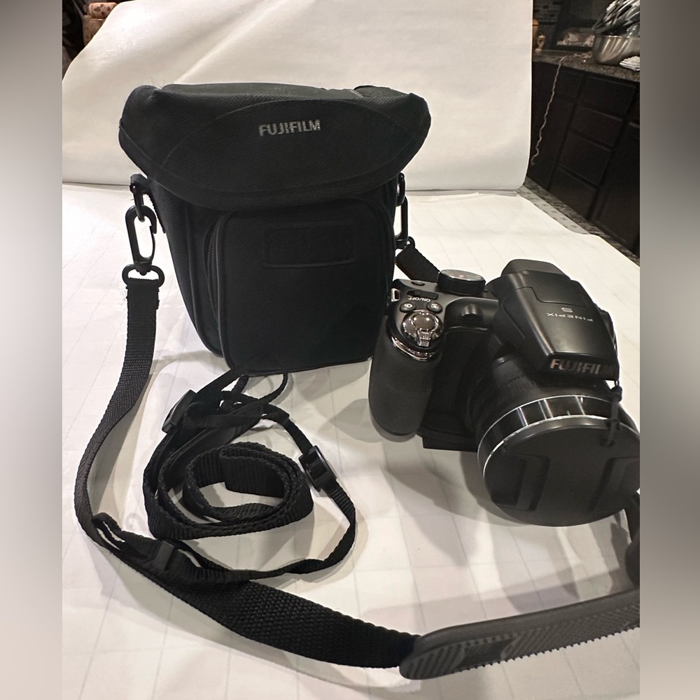 Fuji FinePix S3300 ~ 14 Megapixel Digital Camera w Wide Angle 26X Optical Zoom